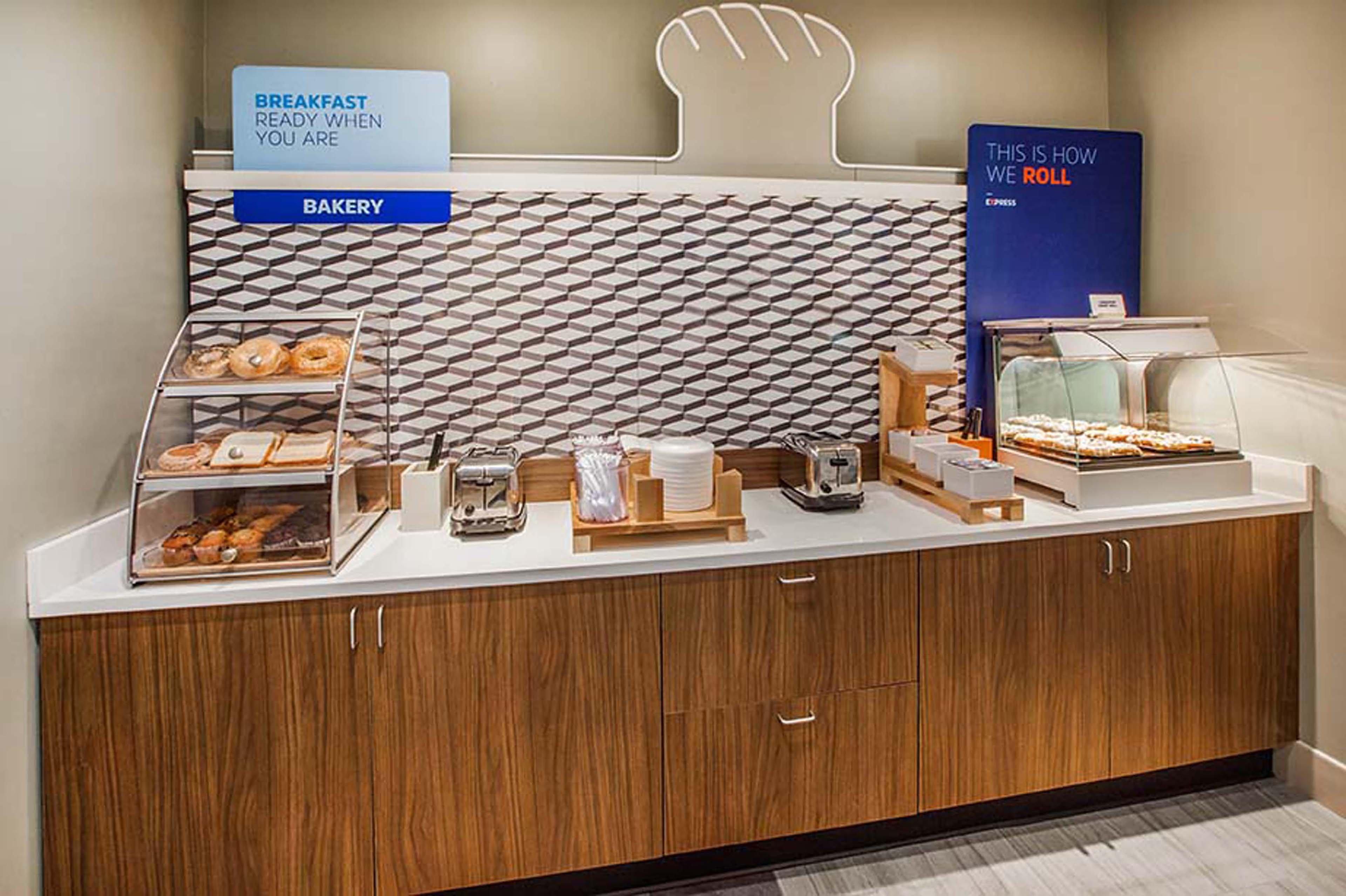 Express & Center Township By Ihg 2*