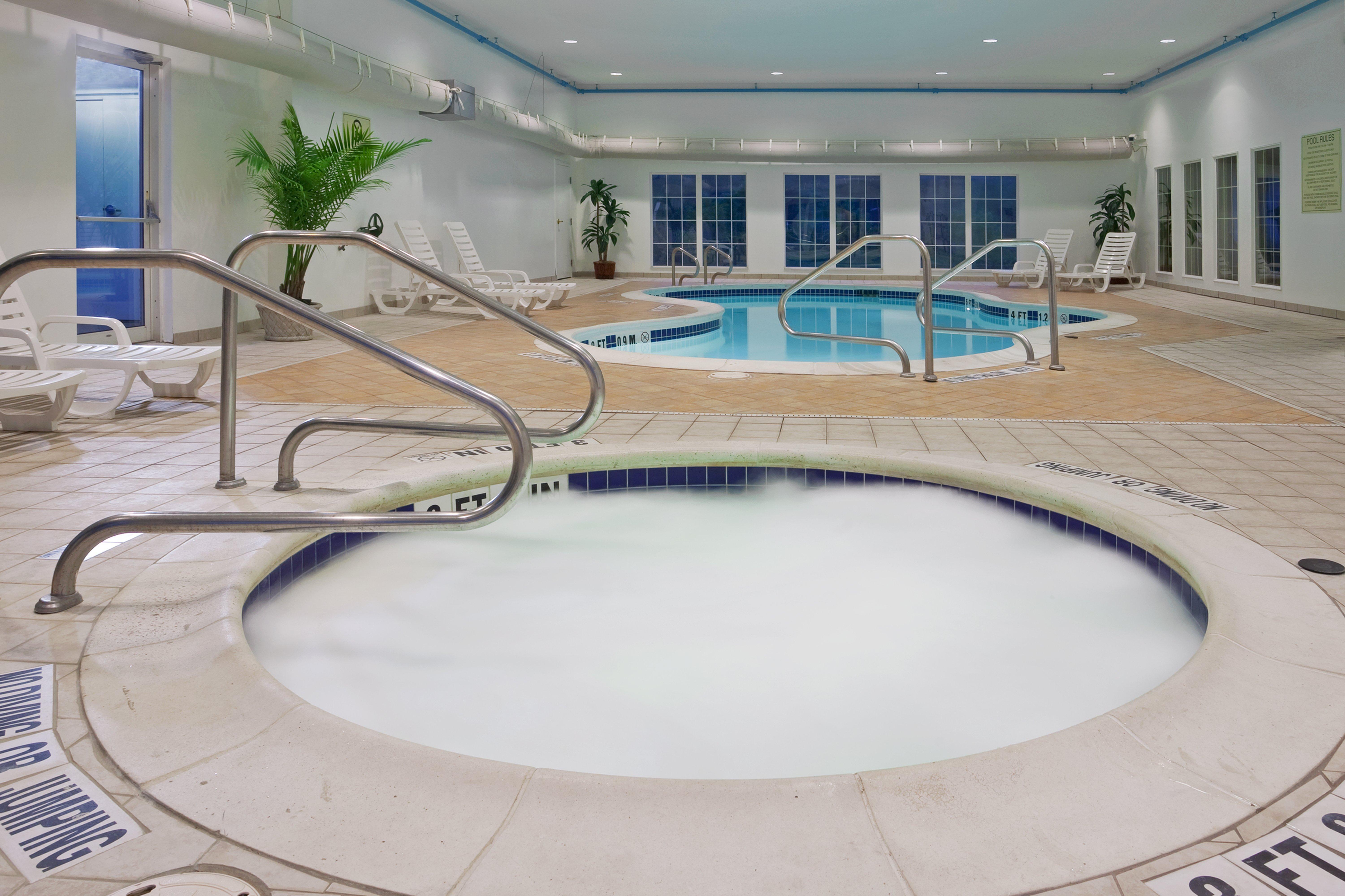 Express & Center Township By Ihg Hotel 2*