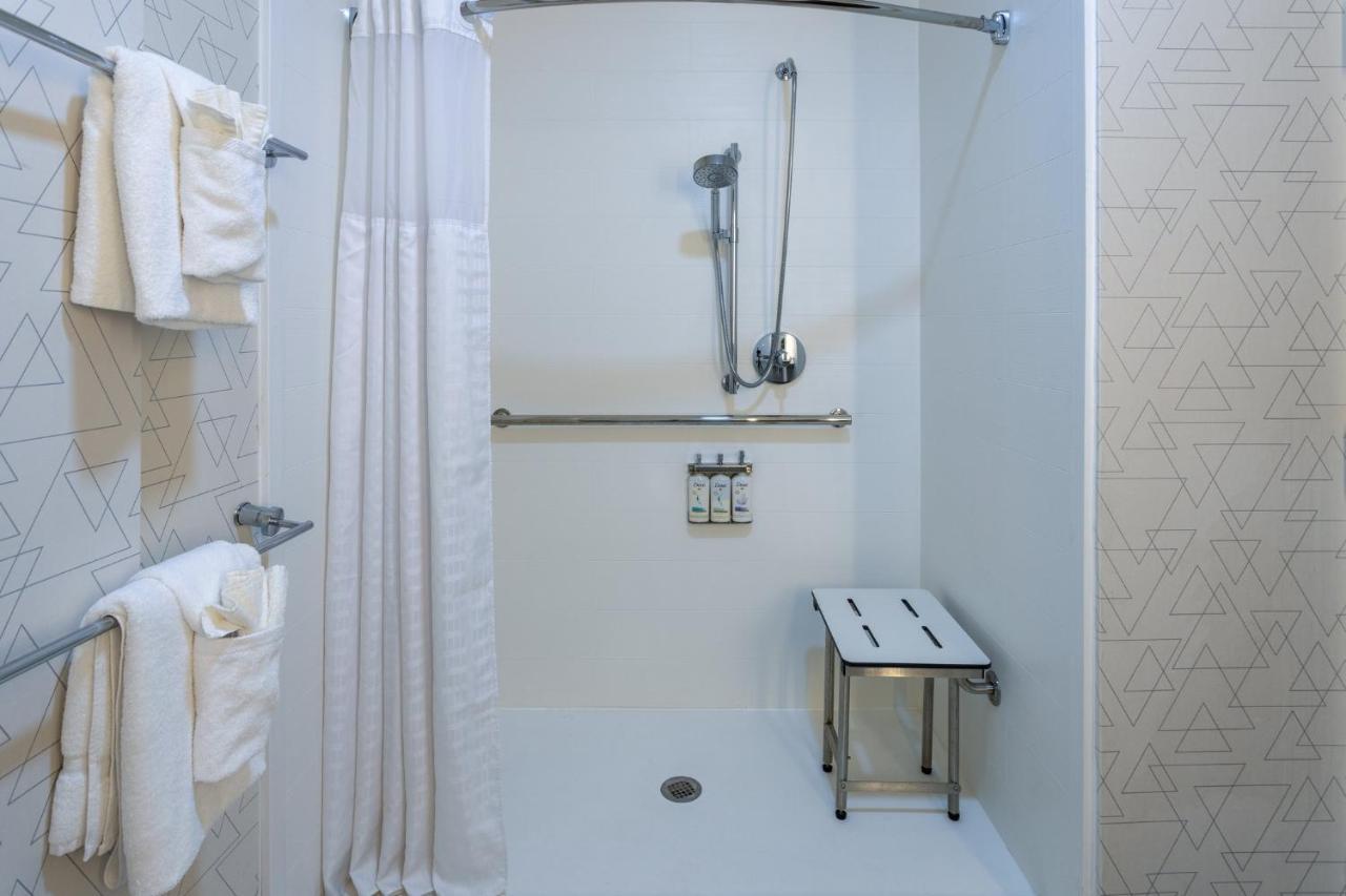 Express & Center Township By Ihg