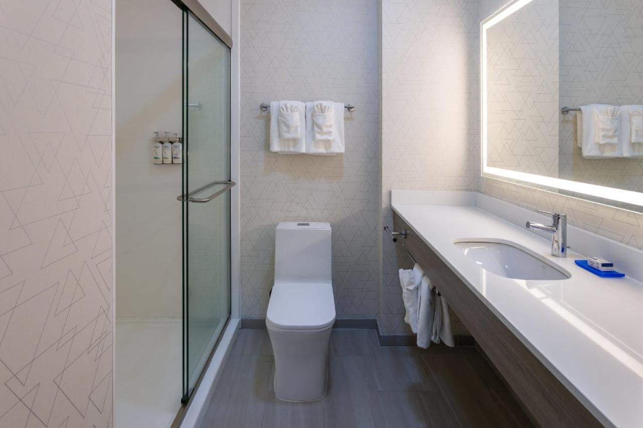 Hotel Express & Center Township By Ihg 2*