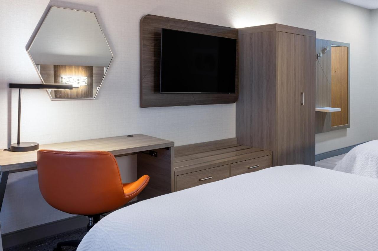 Express & Center Township By Ihg 2*