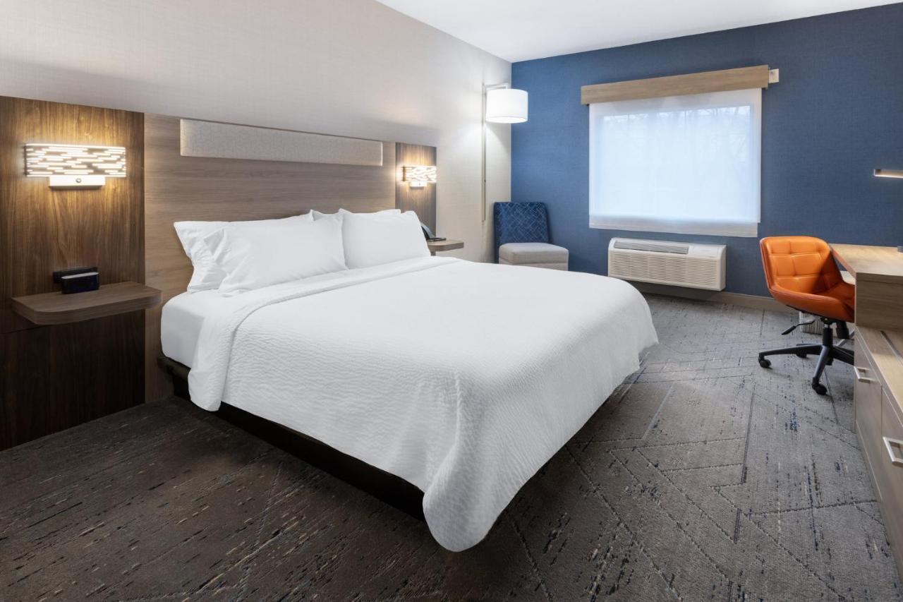 Holiday Express & Center Township By Ihg
