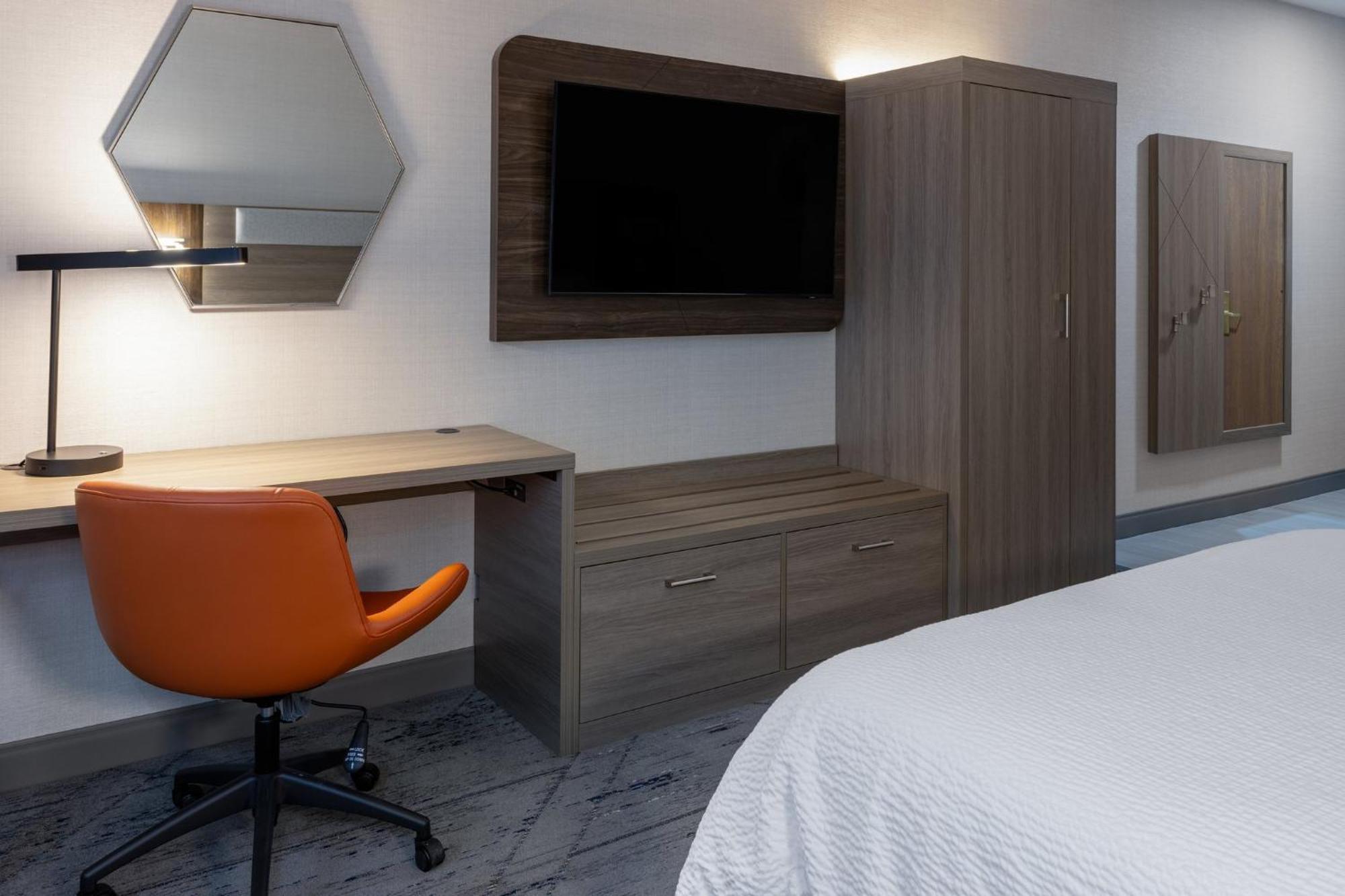 Hotel Express & Center Township By Ihg Monaca