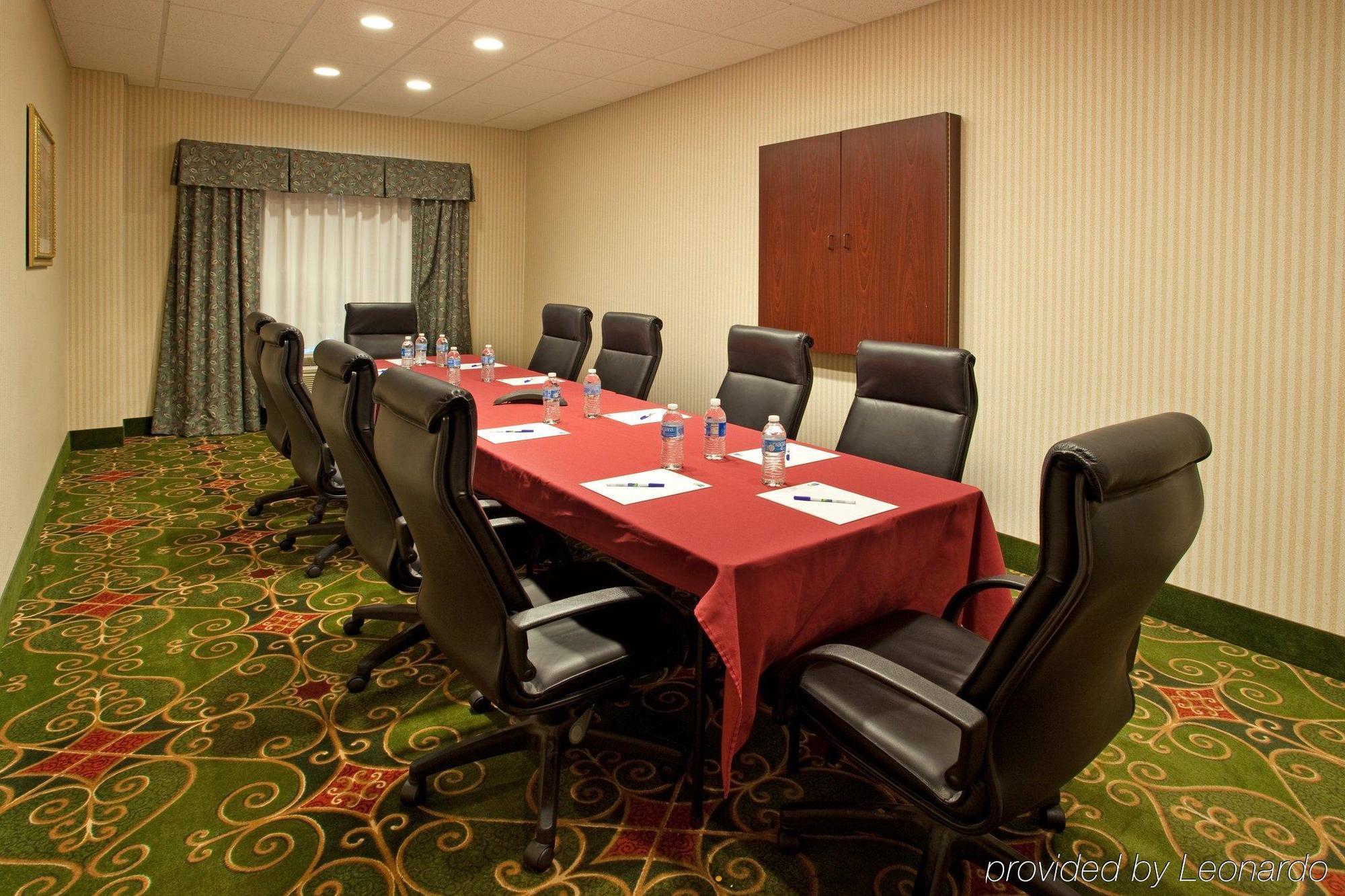Hotel Express & Center Township By Ihg Monaca
