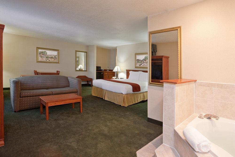 Hotel Holiday Express & Center Township By Ihg