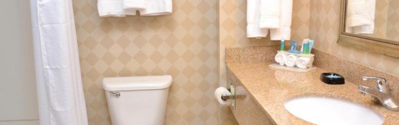 Express & Center Township By Ihg Hotel